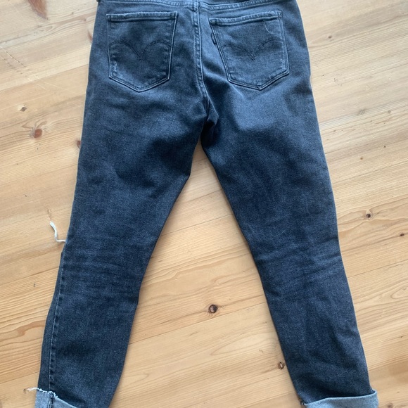 Levi’s 711 Skinny- Size 26- Distressed - Picture 6 of 6
